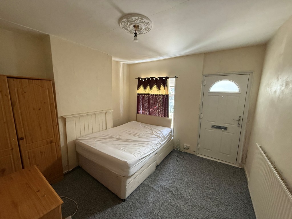 Lot: 221 - END-TERRACE HOUSE FOR REPAIR - Living room with bed in it